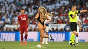 Tottenham - Liverpool 0-2: Cine este blonda care a intrat pe teren în finala Ligii Campionilor? Reacția fotomodelului: "Viața este pentru a fi trăită, să faci lucruri nebunești, pe care ți le vei aminti mereu" | FOTO&VIDEO