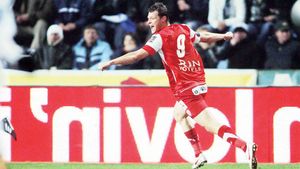 Niculae pleacă după Supercupă!** Un fost antrenor al lui Dinamo l-a convins cu un salariu regesc: 500.000 euro