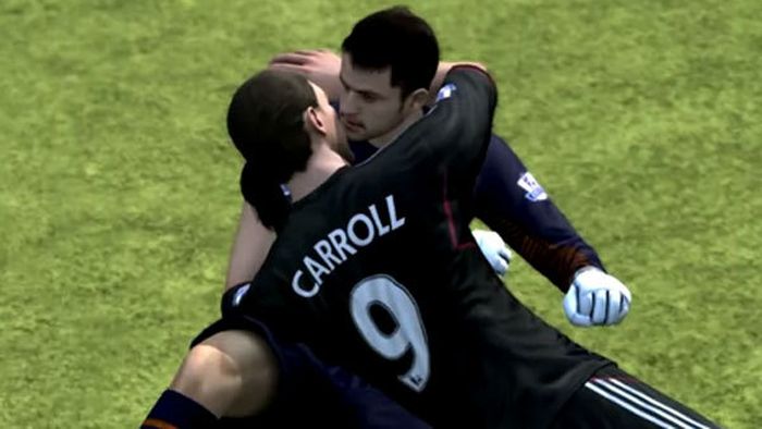 VIDEO INCREDIBIL** Imaginile care au șocat lumea! Andy Carroll se sărută pasional cu Fabianski în FIFA 2012