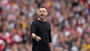 Englezii sunt uluiți de fostul fotbalist de la CFR Cluj, care a umilit-o pe Arsenal și l-a făcut campion virtual în Premier League pe Pep Guardiola! Ce a făcut în vestiar înainte de meci