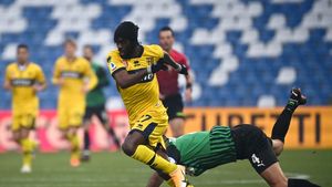 Dennis Man scapă de concurent pe post la Parma: „Va pleca acolo! Așa se aude”. Destinația lui Gervinho după sosirea românului