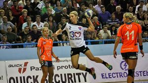 După un meci de infarct, Pârvuț aduce primele puncte ale H.C.M.-ului în "grupa morții" din Champions League