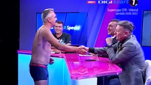 Apariție surprinzătoare la TV! Jurnalistul a apărut în lenjerie intimă, după ce a pierdut pariul cu Ilie Dumitrescu