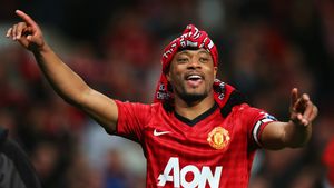 Patrice Evra, legenda lui Manchester United, ironizează transferul olandezului de la Ajax Amsterdam: „Comparațiile făcute între Pogba și Van de Beek mă fac să râd”