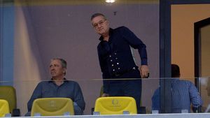 Antrenorul FCSB s-a dus peste Gigi Becali la Palat: „Dă-le banii fotbaliștilor”. Erau neplătiți de două luni și fără primele de Europa
