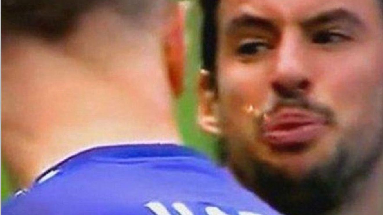 VIDEO Moment oribil în Premier League. Boyd riscă suspendarea după ce l-a scuipat în față pe Hart