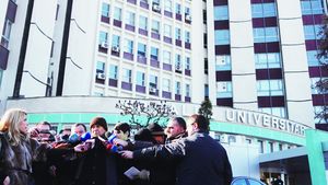 "Pentru el, fiecare pas e un chin"** Coșmarul din spatele 'fardului' afișat de Il Luce! Familia încearcă să-l convingă să renunțe: detaliile care l-au speriat pe Ahmetov