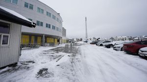 E ca în România, doar că e în Norvegia. Imagini incredibile cu zăpada de pe un stadion, cu câteva ore înainte de meciul din Europa League