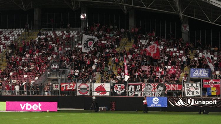 Dinamo, reacție oficială după ce propriii suporteri s-au bătut la Arad