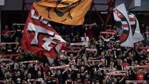 Un meci cât un sezon pentru Dinamo: „Am promis stadionul, acum mergem împreună și la Hamburg!”. „Câinii” din afara României au sunat mobilizarea pentru calificarea în sferturile EHF European League. VIDEO