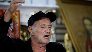 Gigi Becali a răbufnit după numai 45 de minute. Doi fotbalişti, out din echipă după o singură repriză din PAOK - FCSB: cu unul n-a vrut să rişte nimic!