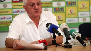 Mitică recunoaște că se gândește la retragere, dar din 2014!** "Nu mă tem de Ad. Generală, e greu să mă demită"
