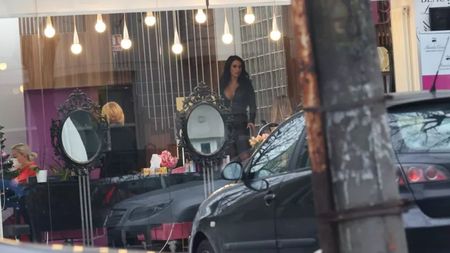 Cum mai arată Daniela Crudu, femeia despre care Gigi Becali a spus că i-a distrus cariera de fotbalist lui Nilă Costea! Fosta asistentă nu mai lucrează în televiziune de ani buni, dar are în continuare un look de invidiat | GALERIE FOTO