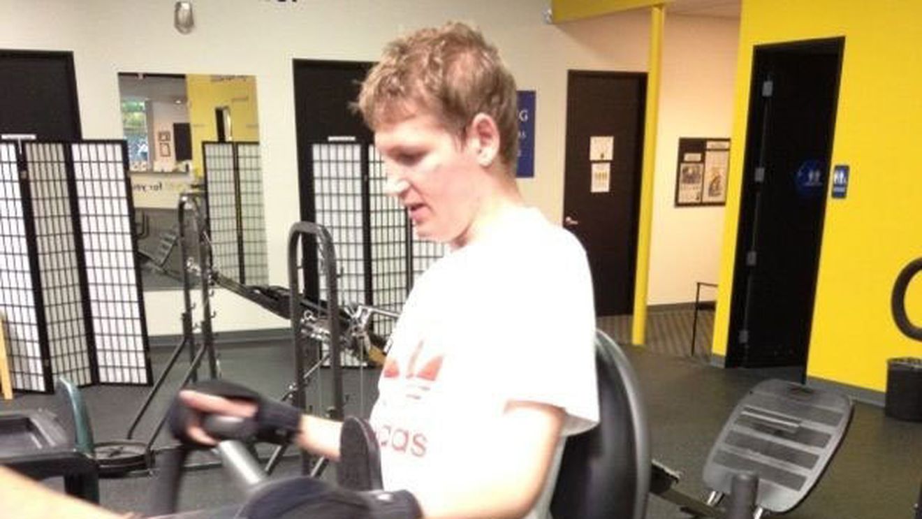 Miracol!** Neșu: "După un an de zile, pot sta din nou în picioare" FOTO Aparatul care îl ajută pe Bichon să zâmbească