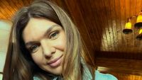 Simona Halep, bogată și divorțată, a atras toate privirile cu apariția ei la gala pentru Nadia Comăneci. Și-a făcut selfie în oglindă