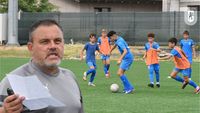 Scandal la academia Universităţii Craiova: un antrenor a fost dat afară, după ce ar fi luat şpagă o pereche de încălţări. Clubul recunoaşte: „Am descoperit situații în care unii copii au fost favorizați”