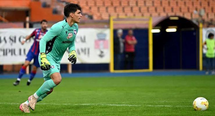 Arsenie Mocan, portarul debutant în Liga 2 al FC Bihor, l-a impresionat pe Erik Lincar. Îi prevede un viitor măreț: ”Îl admir foarte mult”