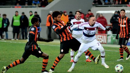 Mircea Lucescu: "Douglas Costa merită să joace alături de Robben și Ribery"