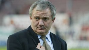 "De ce să mute sediul CCA? Dacă vor să facă manevre, fac și de pe Lună!"