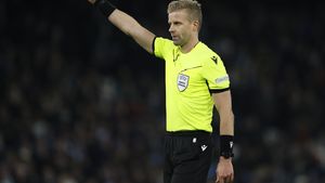 Cine arbitrează România - Ucraina, primul meci al elevilor lui Edi Iordănescu la EURO 2024. Ce au făcut tricolorii în precedenta partidă cu acest „fluieraș” la centru