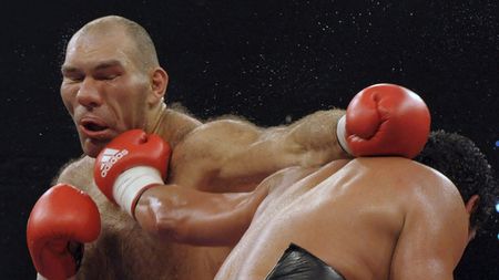 Meciul pentru titlul WBA **dintre Nikolai Valuev și Ruslan Chagaev a fost anulat