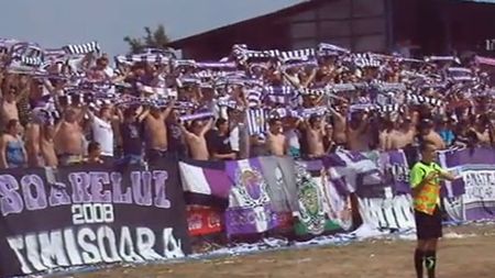 VIDEO: Cum scapă ultrașii de caniculă? Show în Liga a IV-a din Timiș! Imagini spectaculoase