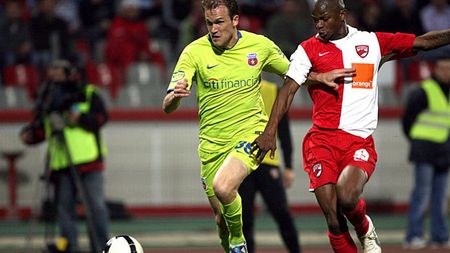 Julio Cesar, la al 14-lea club din carieră!** Fostul "galactic" al lui Dinamo este coleg cu Torsten Frings: e văzut ca salvator la o echipă cu o defensivă groaznică