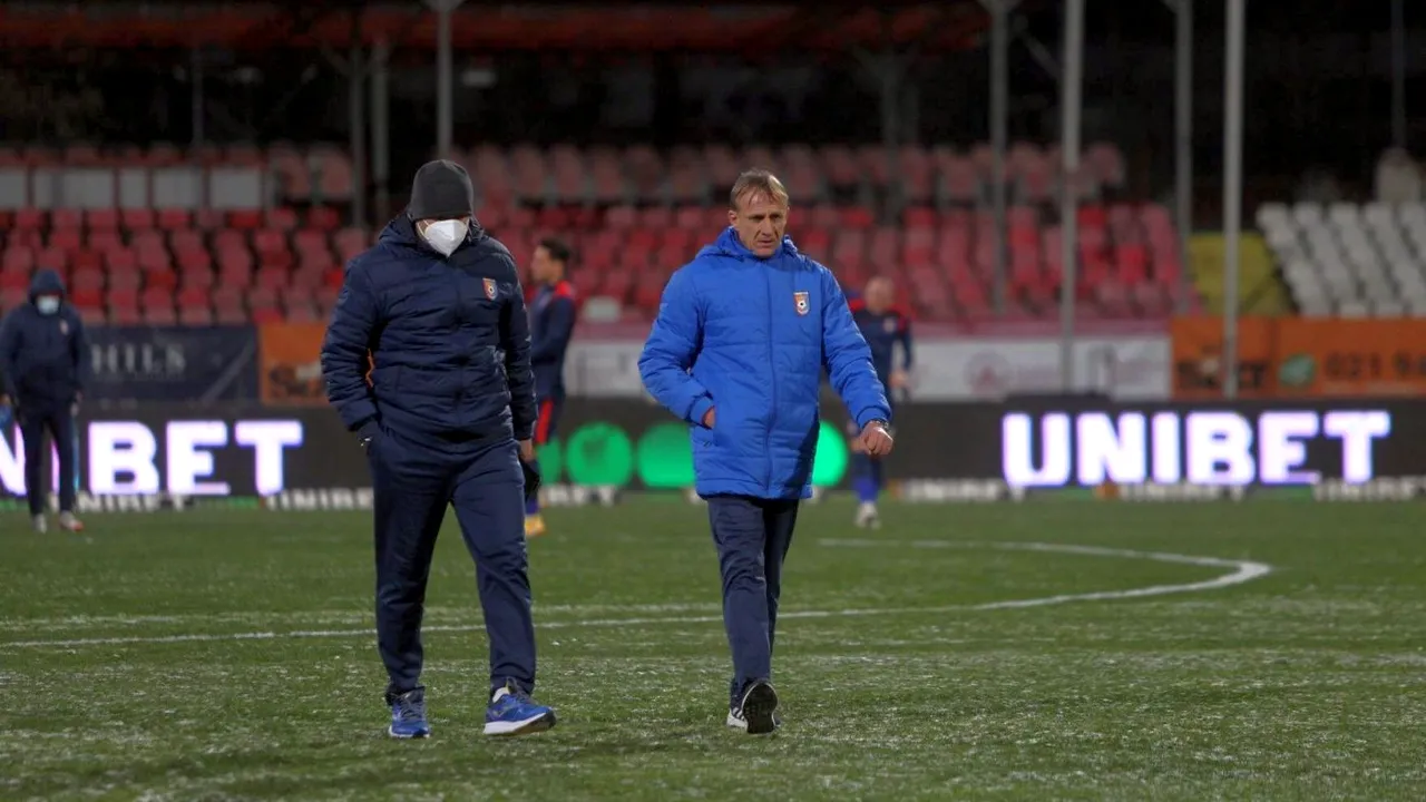 Emil Săndoi, declarație suprinzătoare legată de teren, după victoria cu Dinamo: „S-a putut sta în picioare! Mă așteptam să fie mai rău”
