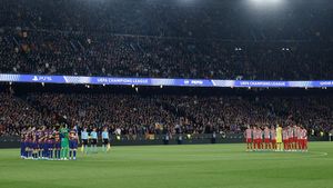 Emoționant de-a dreptul! Cum s-a ținut momentul de reculegere pentru Mircea Lucescu pe Camp Nou la Barcelona - Atletico Madrid
