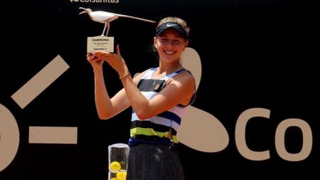 A jucat pe zgură după aproape doi ani și a luat trofeul. Săptămână de vis pentru Amanda Anisimova, încoronată campioană la doar 17 ani. În aceeași săptămână, Jaqueline Cristian, 20 ani, a câștigat un turneu W25. "Tinerele noastre nu se văd"