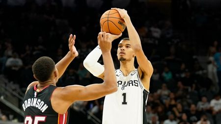 Michael Jordan, Kobe Bryant sau LeBron James sunt în pericol? Noua senzație din NBA a avut nevoie de numai două partide de pregătire pentru a-i șoca pe specialiști: „Ce naiba se întâmplă aici?”