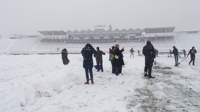 Rugby-ul românesc s-a făcut din nou de râs la nivel international. Campioana Timișoara Saracens a pierdut un nou meci la "masa verde" după ce managerul a luat în derâdere avertizarea meteo de cod portocaliu: "Nu a ținut Dumnezeu cu noi nici de data aceasta"
