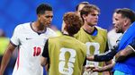 La un pas de bătaie generală! Jude Bellingham și-a ieșit din minți și a lovit un adversar după Anglia – Argentina 1-2