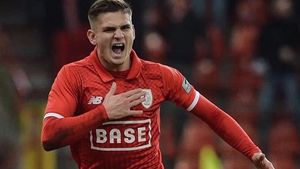 Olandezii, cuceriți de Răzvan Marin: "Viitorul jucător al lui Ajax și-a confirmat valoarea"