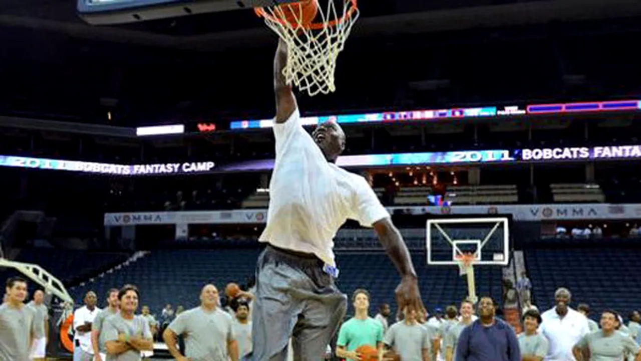 VIDEO Ca în vremurile de glorie!** Air Jordan, slam-dunk FABULOS la 48 de ani