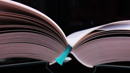 ADVERTORIAL. Ai terminat liceul? Transformă cărțile de bacalaureat în bani pentru facultate, cu ajutorul unui anticariat care cumpără cărți