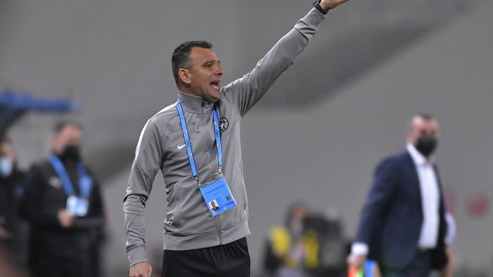 Toni Petrea a ratat strategia cu Universitatea Craiova: „M-am gândit la asta, dar s-a sufocat! Era terminat fizic” Antrenorul FCSB se plânge: „Nu mai avem soluții”