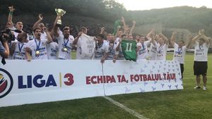 CSC Dumbrăvița a promovat în Liga 2, învingând Goliat CSM Reșița, cu gândul la jucătorul ei care a murit la începutul anului: ”Chiar l-am simțit pe bancă”