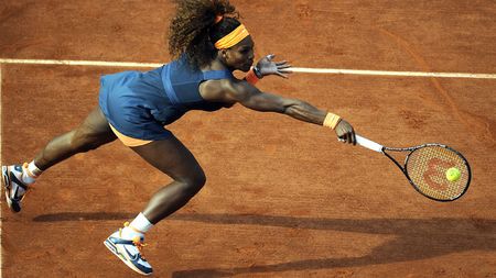 Demonstrație de forță! Serena Williams a spulberat-o pe Sara Errani și e în finală la Roland Garros!