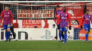 Sfat pentru steliști: "Lăsați Cupa UEFA dacă vreți titlul!"