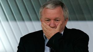 "Salariile sunt imense față de ce se joacă! 100.000 â‚¬ ar trebui să ia cei mai buni jucători!"