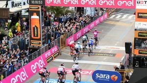 Arnaud Demare este imbatabil la sprint în Il Giro 2020. Campionul Franței are deja o performanță impresionată la jumătatea competiției, cu care l-a egalat pe legendarul Bernard Hinault