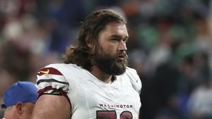 Povestea românilor Cornel şi Rodica, părinții lui Sam Cosmi, jucătorul de fotbal american care a semnat pentru un salariu de 74.000.000 de dolari