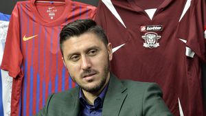 Ciprian Marica nu l-a felicitat pe Dan Petrescu pentru câștigarea titlului: „Nu am o relaţie cu el, are stilul ăsta de se vaită”
