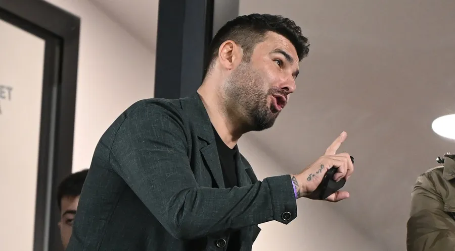 Adrian Mutu l-a sunat pe fotbalistul aflat în cantonamentul Rapidului pentru a se transfera la rivala FCSB „M-a luat Anamaria Prodan”