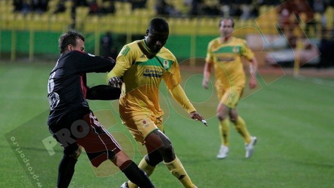 Niculae a "luat foc":** "Arbitrul e un nenorocit, un derbedeu! A împins Vasluiul de la spate tot meciul!"