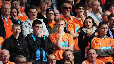 Probleme la Blackpool. Echipa care acum trei ani juca în Premier League a rămas doar cu 8 jucători