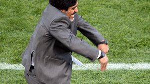 SUOPER FOTO** MaraDOMNa: Pentru prima oară în costum, de când e selecționer