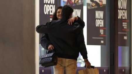 Victor Pițurcă va avea un șoc când va vedea aceste imagini cu „nora” lui, Cristina ICH! Tânăra care l-a făcut bunic se ține de mână cu un alt bărbat, deși e iubita lui Alex Pițurcă | FOTO