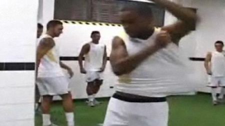 VIDEO** Robinho și-a regăsit bucuria! Vezi ce trucuri a inventat în vestiarul lui Santos